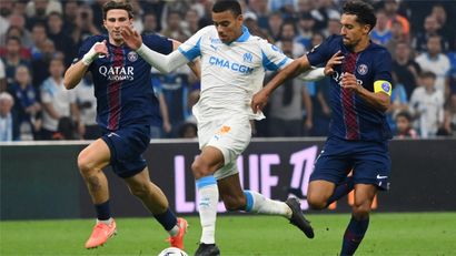 Grenwood runs away from PSG defenders (©REUTERS/Alexandre Dimou)