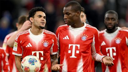 Luis Diaz chatting with Nicolas Jackson after the game (©Sebastian Widmann/Getty Images)