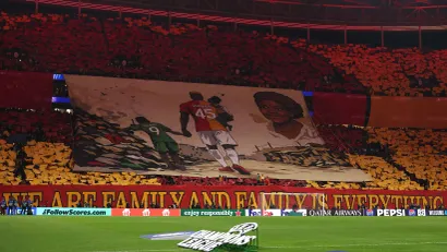 Galatasaray fans' tifo that moved Osimhen to tears (©Ahmad Mora/Getty Images)