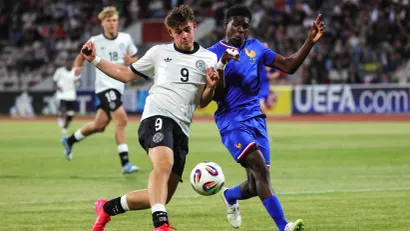 Mbemba in action for France U-17 against Germany (©Armando Babani/Getty Images/Gallo Images)