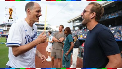 Thomas Tuchel and Harry Kane share a good laugh (©Ed Zurga/Getty Images)