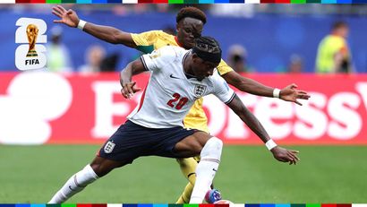 Noni Madueke #20 of England controls the ball against Marvin Senaya #26 of Ghana (©Buda Mendes/Getty Images)