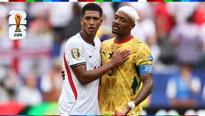 Jude Bellingham talking to the Ghana captain Jordan Ayew (©AFP)