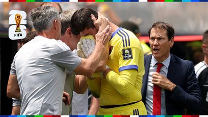 Courtois leaving the pitch in tears (©Getty Images)