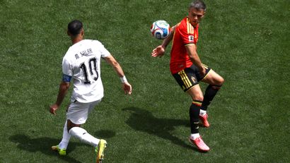 Salah and Trossard face each other recently in the WC group-stage clash (©)