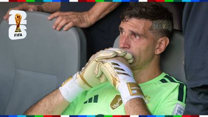 Dejected Martinez in tears after the defeat in the World Cup final (©AFP)