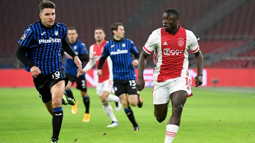 Chasing money? Brian Brobbey (pictured right) (©Reuters)