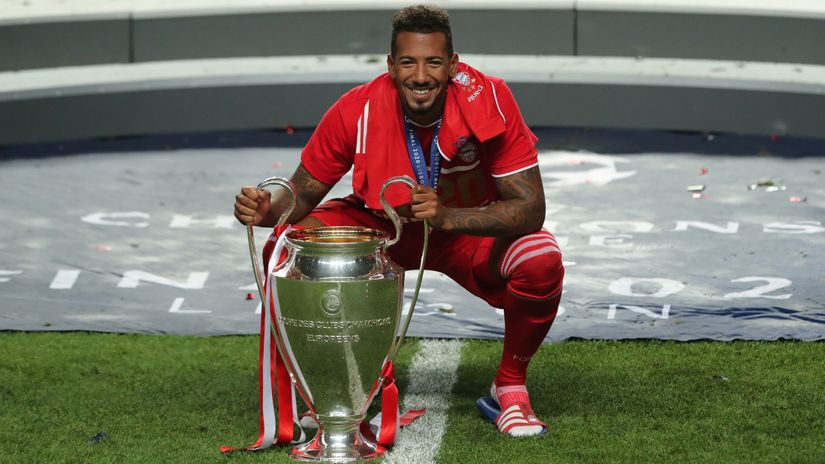 Jerome Boateng celebrating the 2019/20 Champions League win (©Reuters)