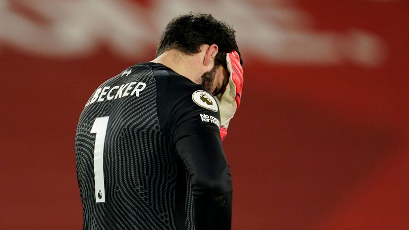 Difficult times for Liverpool's Brazilian (©Reuters)