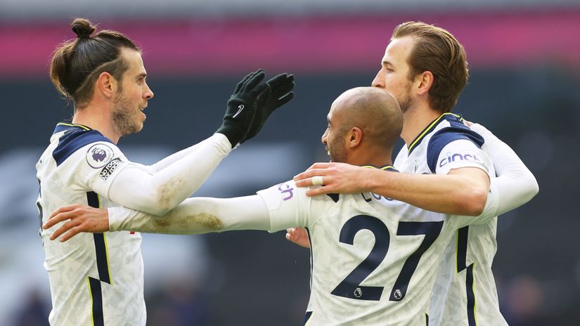 Goalscorers Bale, Moura and Kane celebrate (©Reuters)