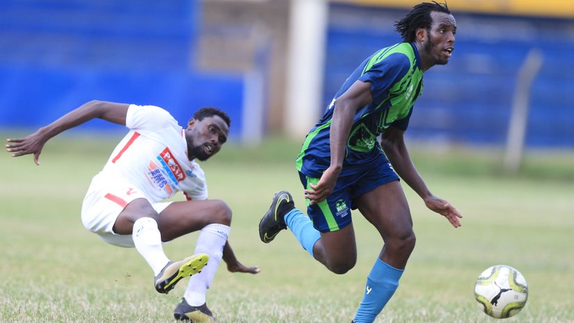 Mutinda leaves behind Simon Mbugua © Mozzart Sport