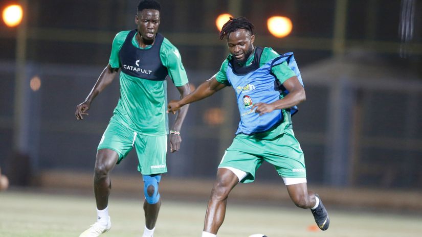 Okumu (black vest) takes on Johanna Omolo © Mozzart Sport 