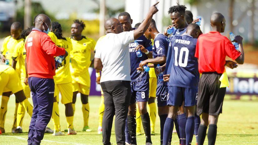 Sammy Okoth (grey) giving instructions to his charges © Mozzart Sport