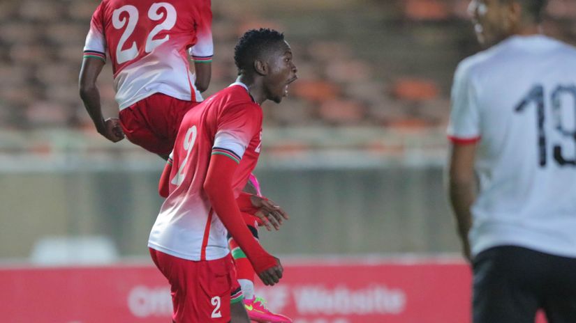 Johnstone Omurwa barks instructions to his teammates©mozzartsport