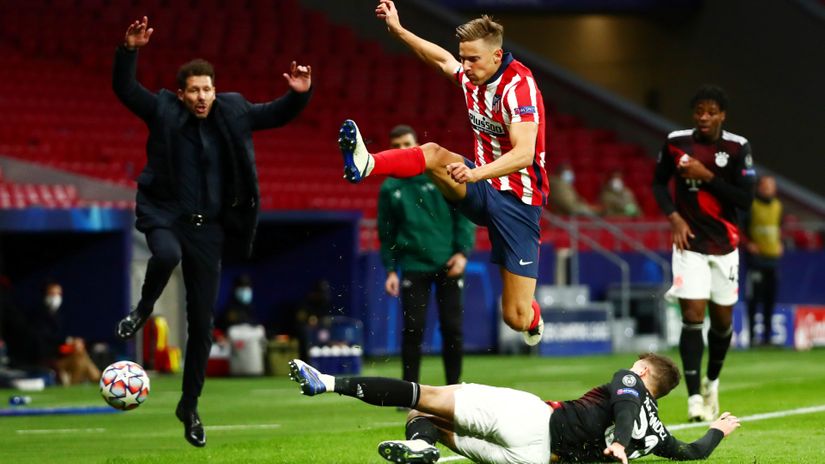 Llorente against Bayern with Simeone in the back (©Gallo images)