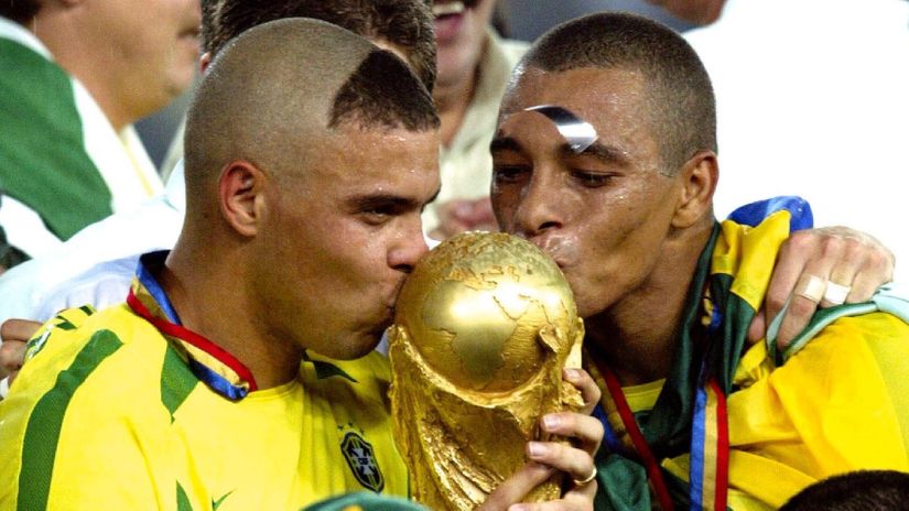 Legendary player with a legendary haircut (©Gallo Images)