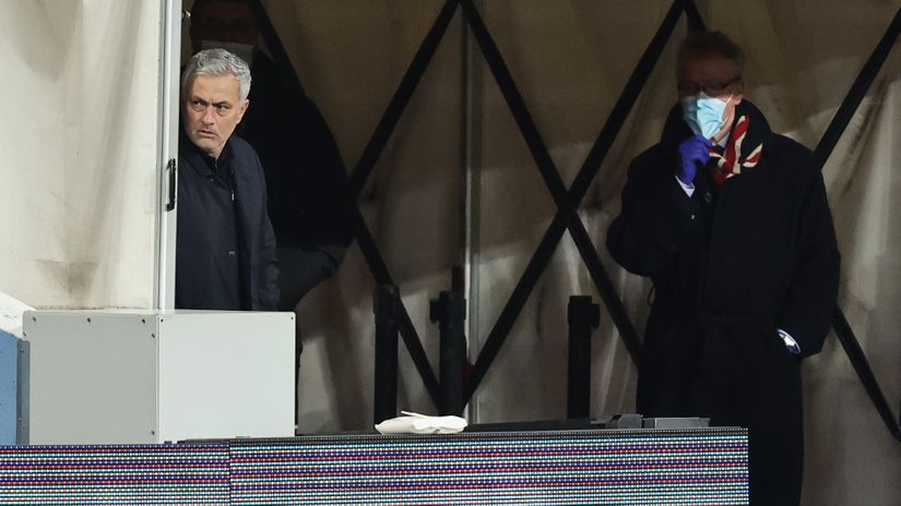 Mourinho waits in the tunnel for the half time whistle during the match against Aston Villa (©Matthew Ashton - AMA/Getty Images))