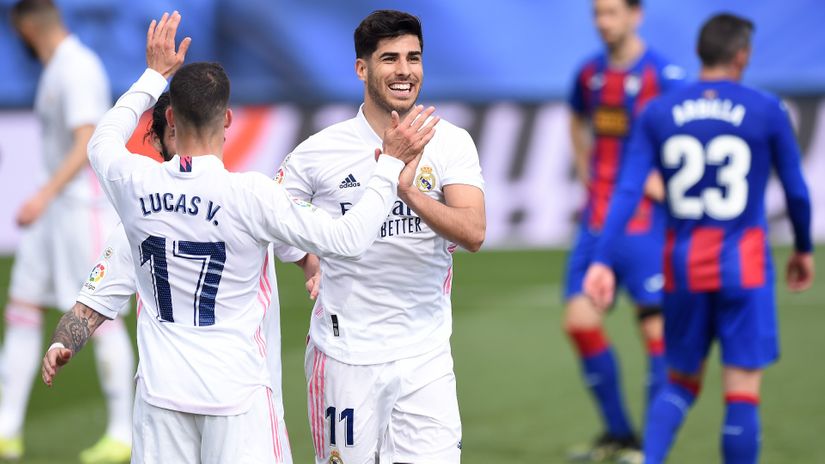 Marco Asensio happy after scoring against Eibar (© Denis Doyle/Getty Images)