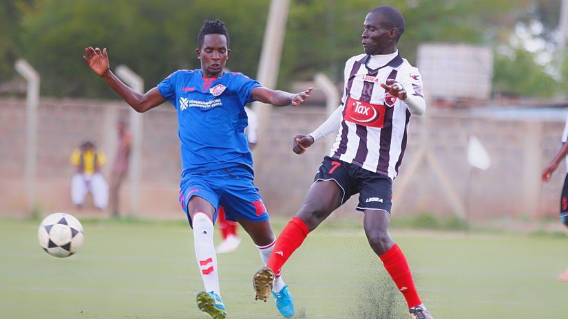 John Mwita contests for the ball with Victor Ayugi©mozzartsport