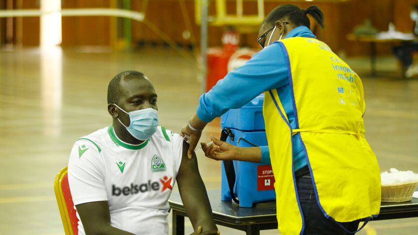 Jerry Onyango takes his jab © Mozzart Sport