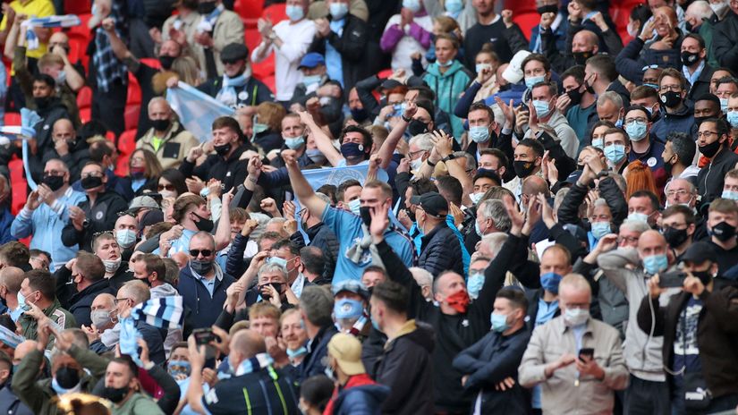 City fans celebrate at Wembley Stadium (©AFP)