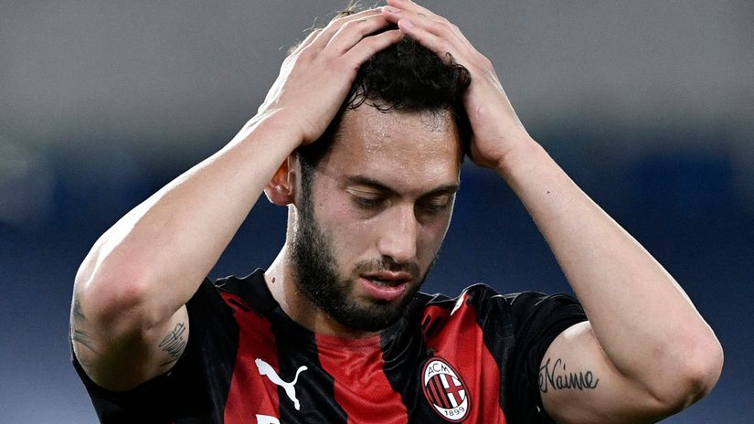 Utter frustration for Hakan Calhanoglu (©AFP)