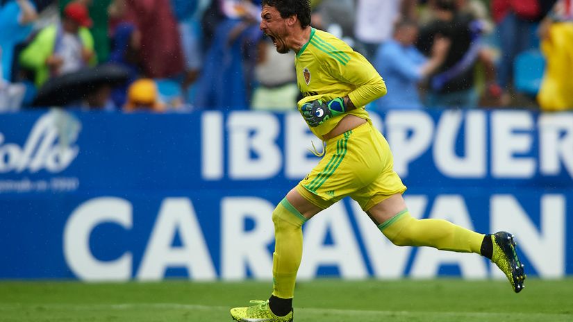 Cristian Alvarez celebrates in euphoria (©Quality Sport Images/Getty Images))