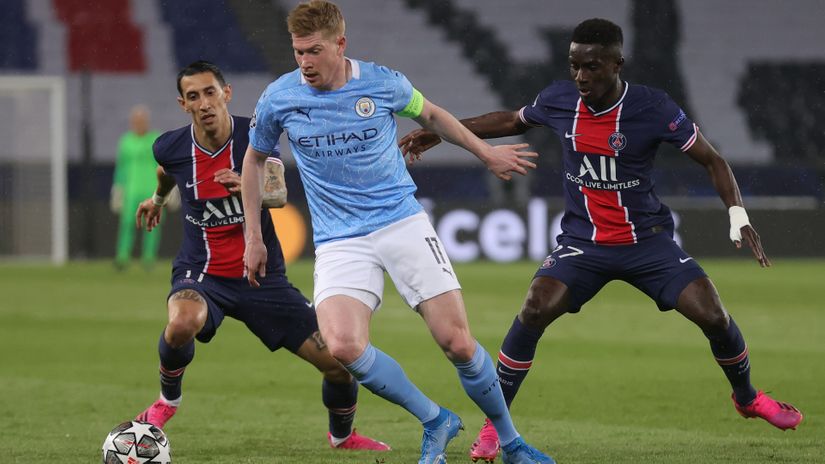 De Bruyne facing Di Maria (©Alex Grimm/Getty Images)