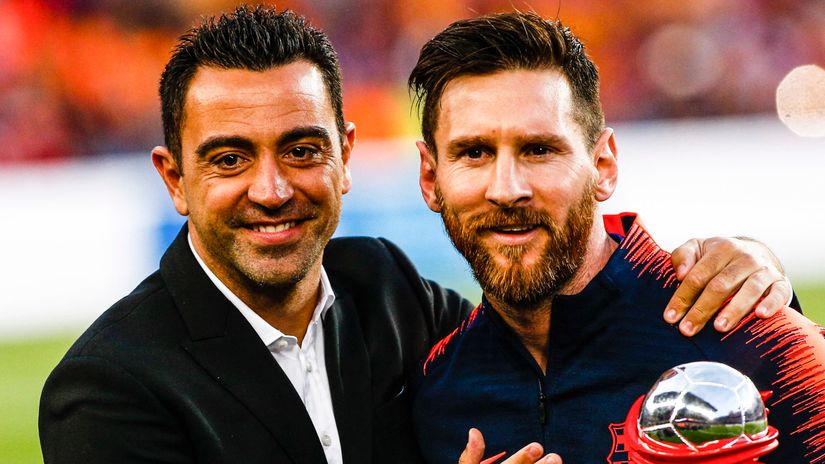 Reunion at Camp Nou: Xavi Hernandez and Lionel Messi (©AFP)