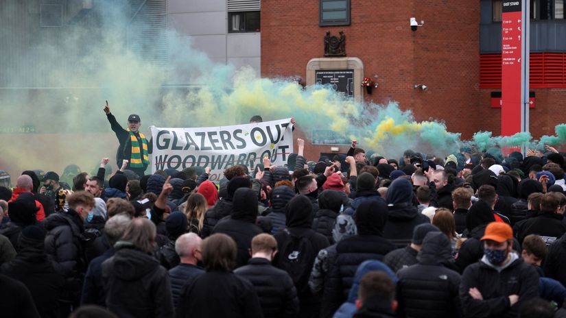 Trouble outside Old Trafford (©AFP)