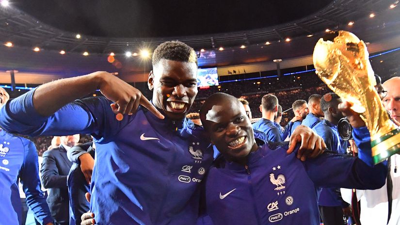 Pogba & Kante (©AFP)