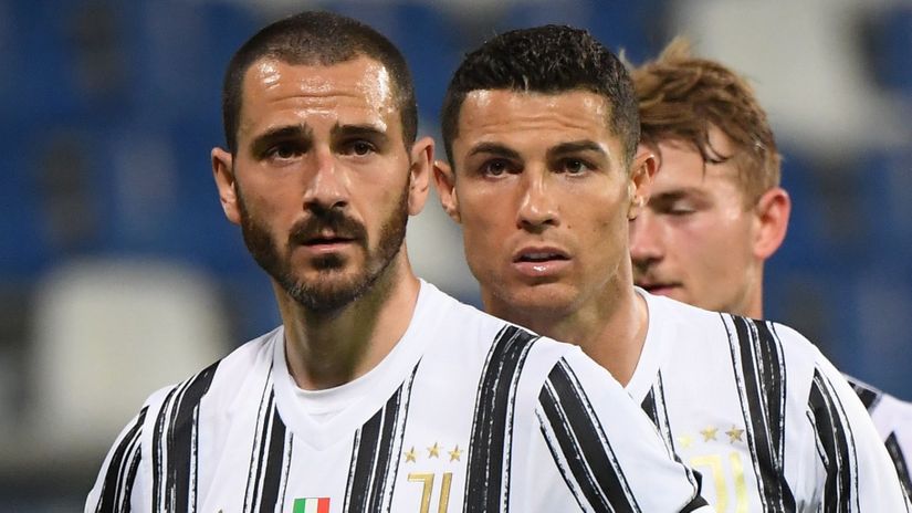 Bonucci, Ronaldo and Kulusevski (©REUTERS/Alberto Lingria)