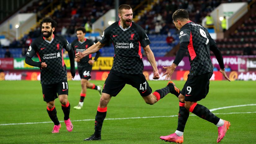 Philips celebrates with Firmino and Salah (©Alex Livesey/Getty Images)