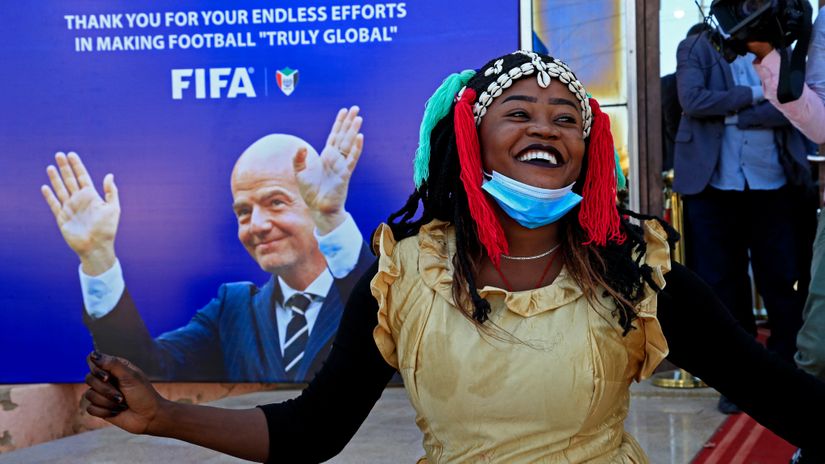 During Infantino's visit to Sudan (©AFP)