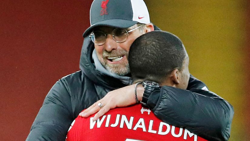 Goodbye: Klopp with Gini Wijnaldum (©AFP)