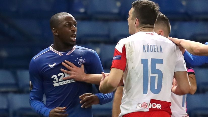 Kudela clashes with Kamara (©REUTERS/Andrew Milligan)