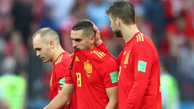 Koke and Pique, with Iniesta in the back (©Clive Rose/Getty Images)