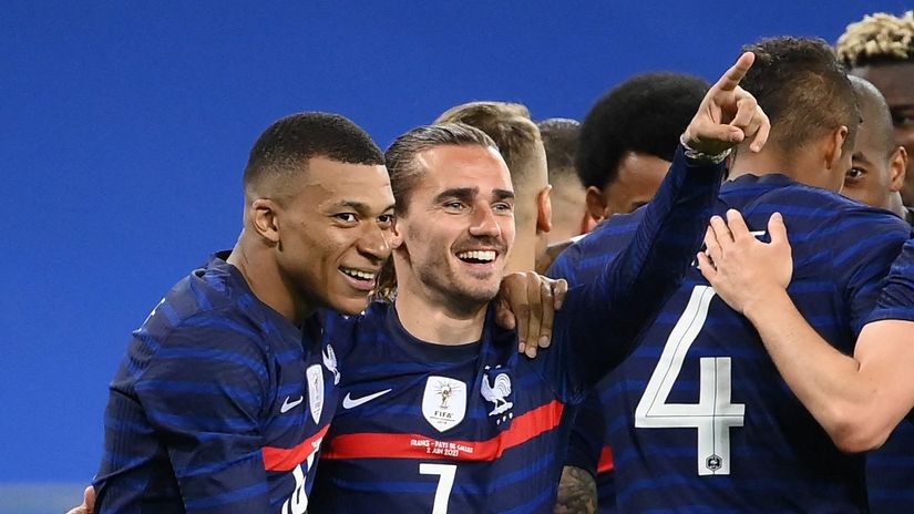 France on their way to merge the World Cup trophy with the Euro gold? ©AFP