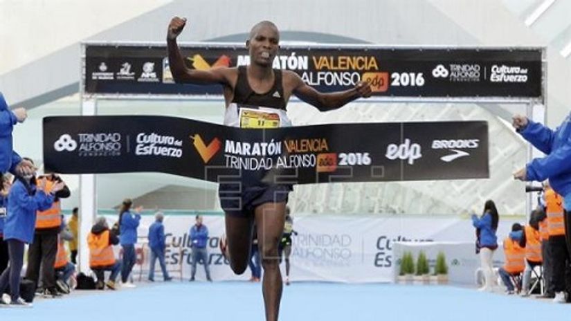 Victor Kipchirchir celebrates Valencia Marathon win © Courtesy