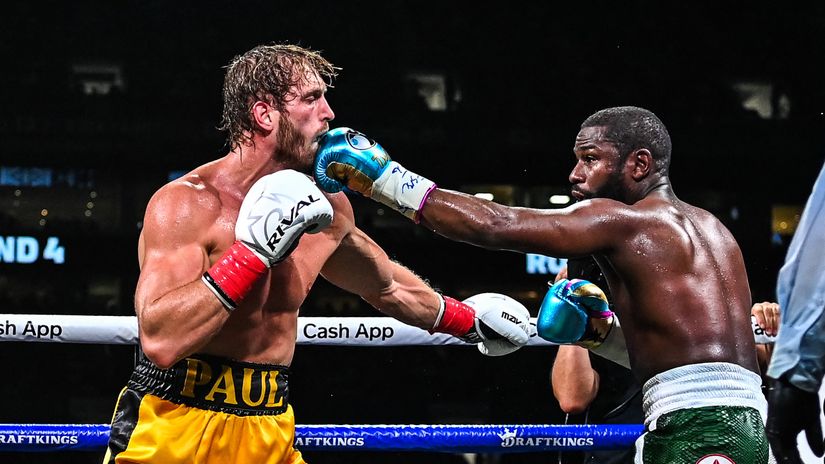 Logan Paul & Floyd Mayweather (©AFP)