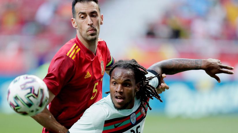 Busquets tackles Renato in a recent friendly (©David S. Bustamante/Soccrates/Getty Images)