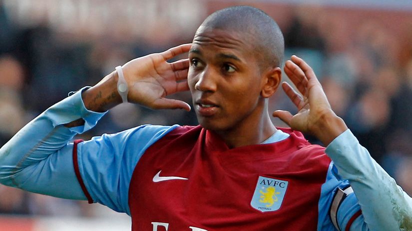 Back in claret and blue: Ashley Young in 2011 (©AFP)