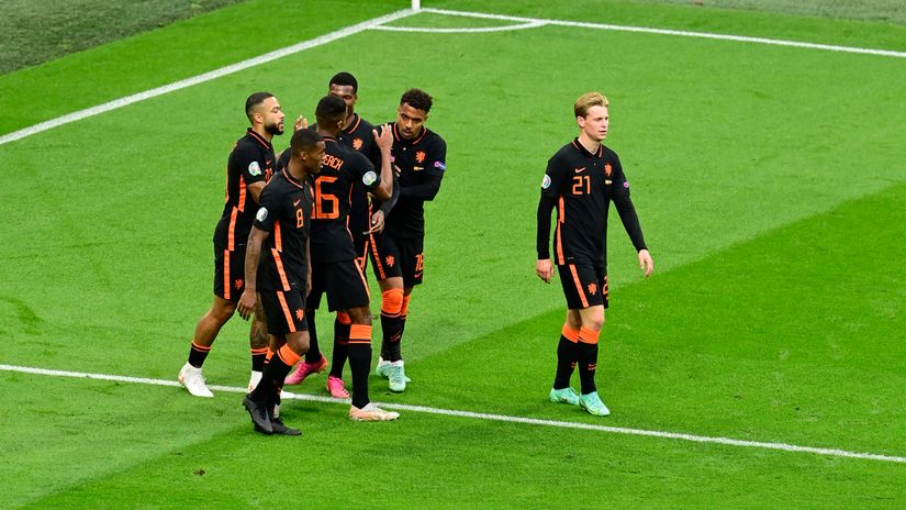 Celebration for the black-clad Oranje (©AFP)
