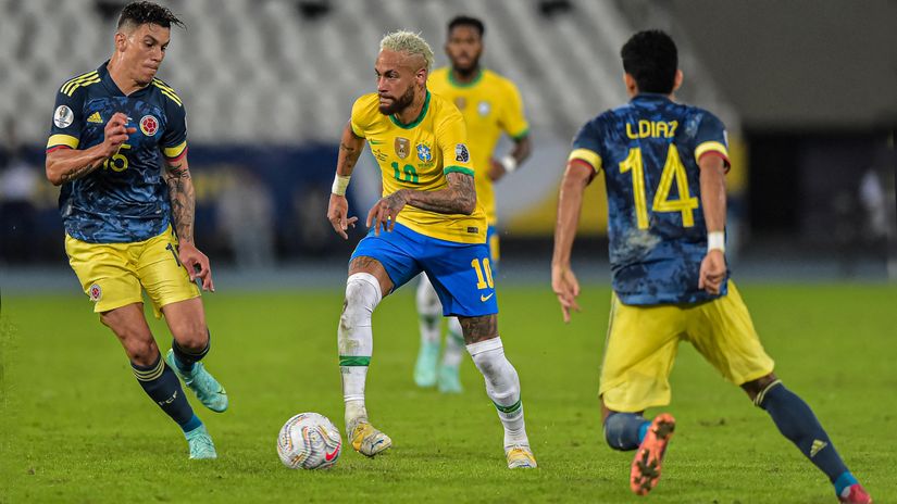 Neymar was held by the Colombians (©AFP)