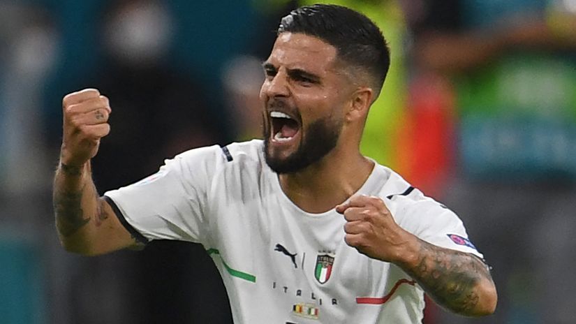 Lorenzo Insigne celebrates the best goal of the match (©AFP)