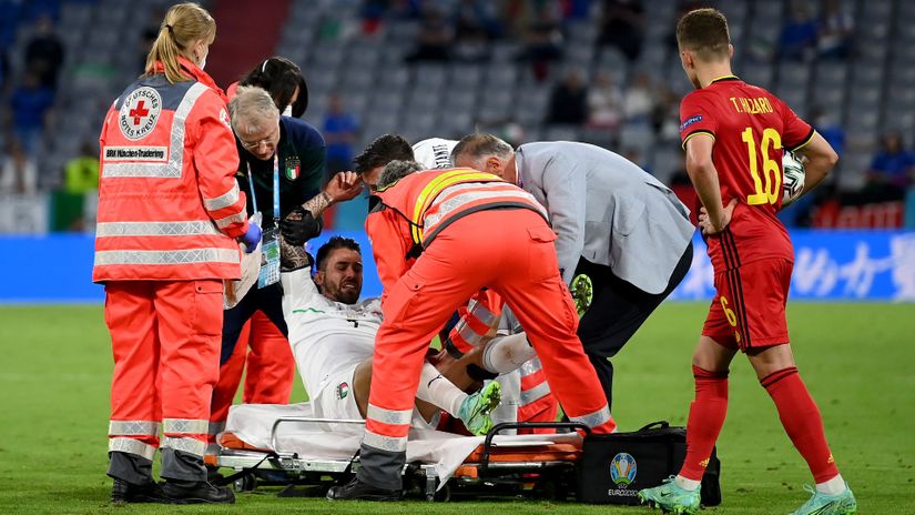Spinazzola is helped by medical staff on to a stretcher (©Matthias Hangst/Getty Images)