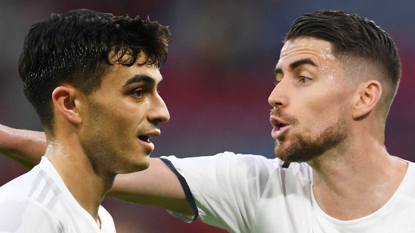 Pedri and Jorginho (©AFP)