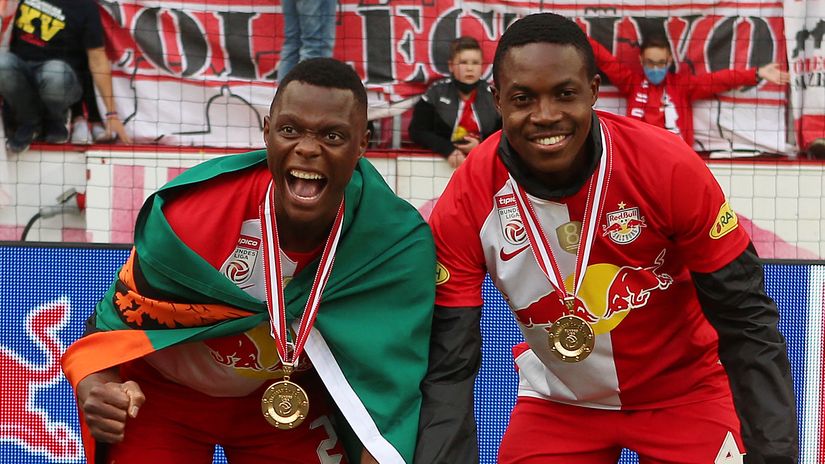 Golden boys Daka and Mwepu (©AFP)