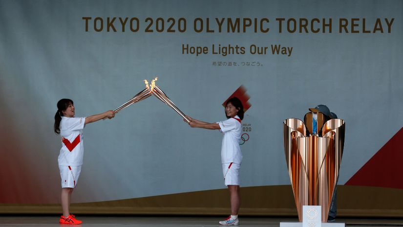 Tokyo 2020 Olympic torch bearers (©Buddhika Weerasinghe/Getty ImagesTokyo scraps Olympic torch relay legs in capital)