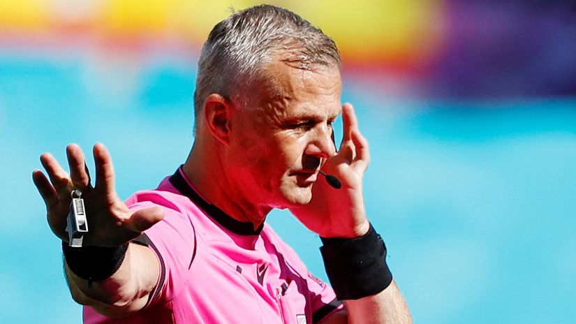 "Sorry, I can't hear you over the sound of me being rich" (©AFP)